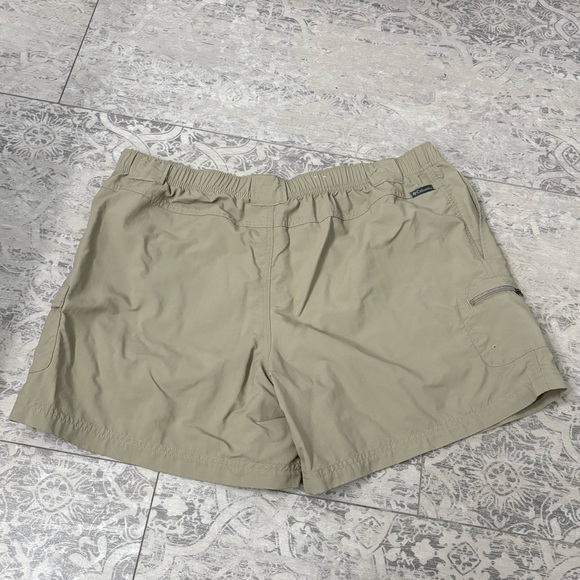 Columbia Womens Active Nylon Shorts Beige Tan | SZ XL 5.5” Inseam - Picture 4 of 7